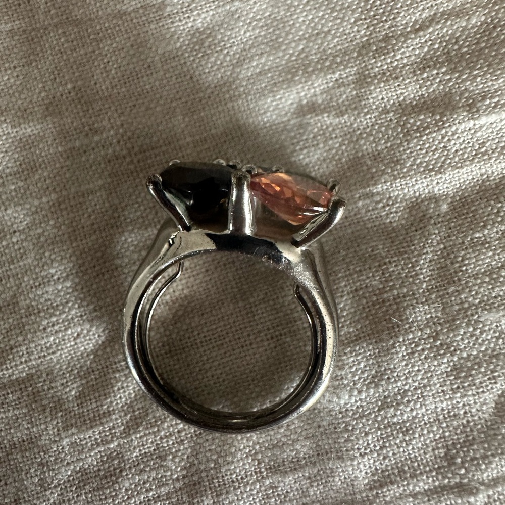 Vtg Avon Cocktail Ring Adjustable
Silver Tone Cut Glass Earthy Colors 80s
Zise 8